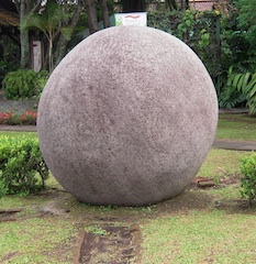 Esferas imperfectas en el Museo Nacional de Costa Rica